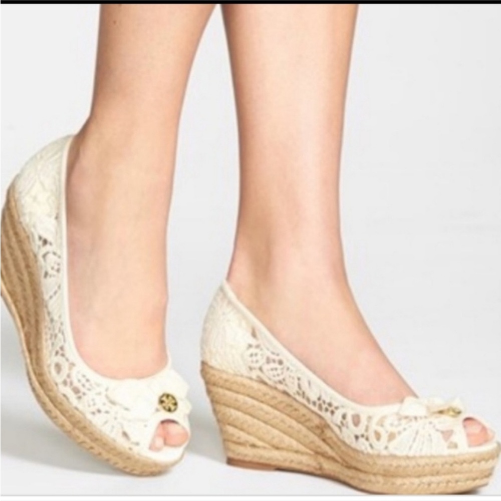 NWT Tory Burch white peep toe wedges
